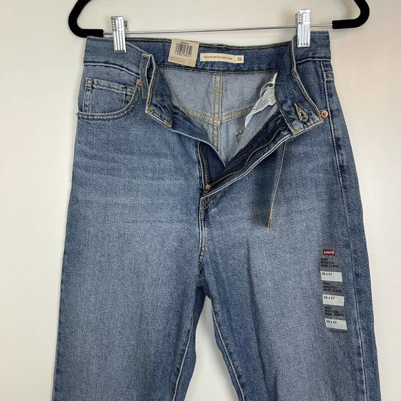 NWT Levi's High Waisted Mom Jean's Medium Wash Size 26 26x27 - Picture 3 of 8
